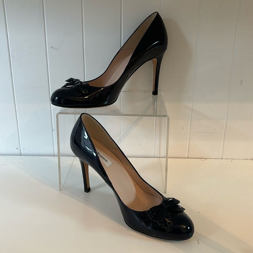 LK Bennett Navy Patent w Bow Pumps
